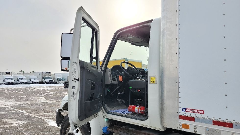Medium Duty Box Truck-Light and Medium Duty Trucks-International-2018-4300-Mississauga-ON-206,500\n\t\tkm-$ 64,250 - Image 16