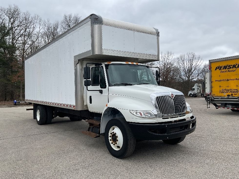 Medium Duty Box Truck-Light and Medium Duty Trucks-International-2018-4300-Muskegon-MI-137,313\n\t\tmiles-$ 41,750 - Image 1