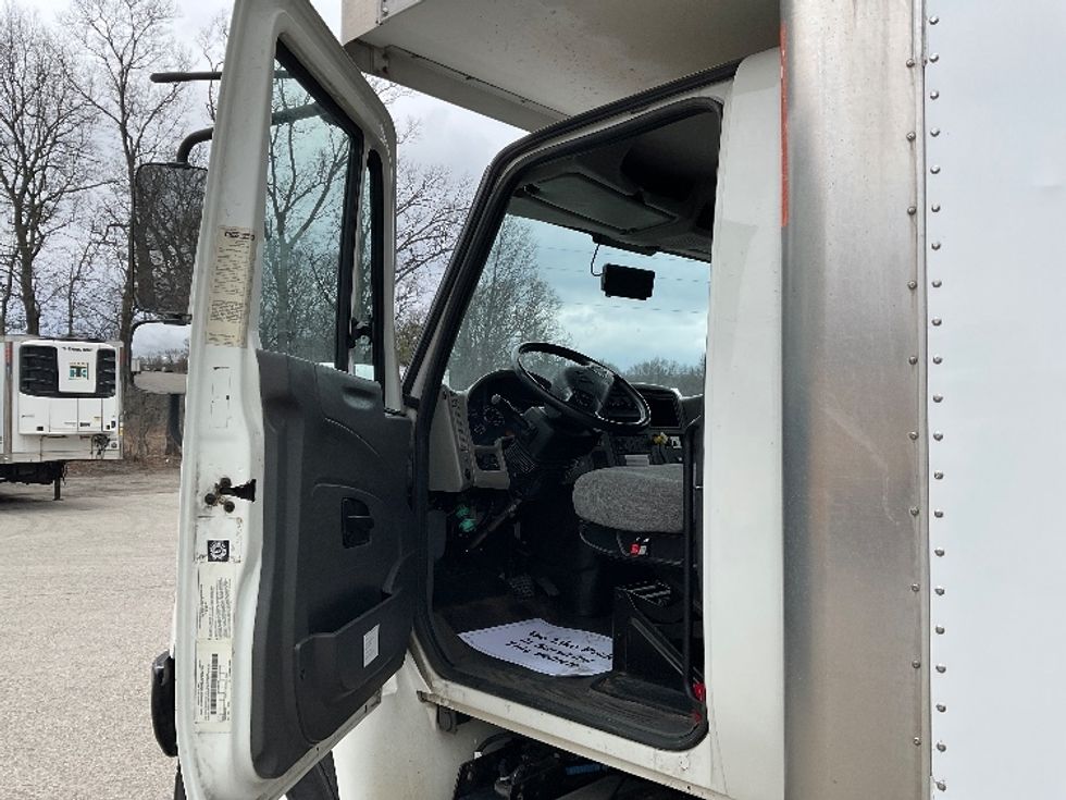 Medium Duty Box Truck-Light and Medium Duty Trucks-International-2018-4300-Muskegon-MI-137,313\n\t\tmiles-$ 41,750 - Image 16