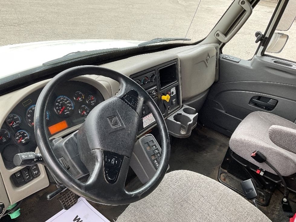 Medium Duty Box Truck-Light and Medium Duty Trucks-International-2018-4300-Muskegon-MI-137,313\n\t\tmiles-$ 41,750 - Image 17