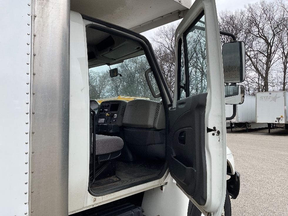 Medium Duty Box Truck-Light and Medium Duty Trucks-International-2018-4300-Muskegon-MI-137,313\n\t\tmiles-$ 41,750 - Image 20