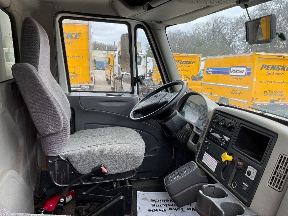 Medium Duty Box Truck-Light and Medium Duty Trucks-International-2018-4300-Muskegon-MI-137,313\n\t\tmiles-$ 41,750 - Image 22