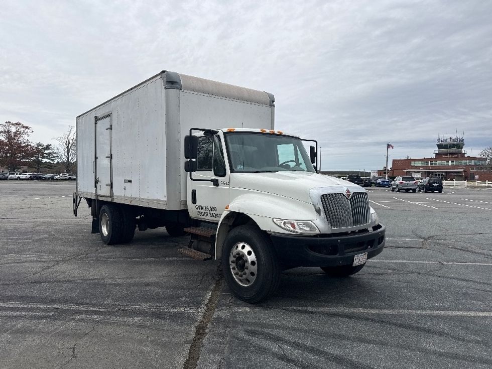Medium Duty Box Truck-Light and Medium Duty Trucks-International-2018-4300-New Bedford-MA-116,710\n\t\tmiles-$ 37,250 - Image 1