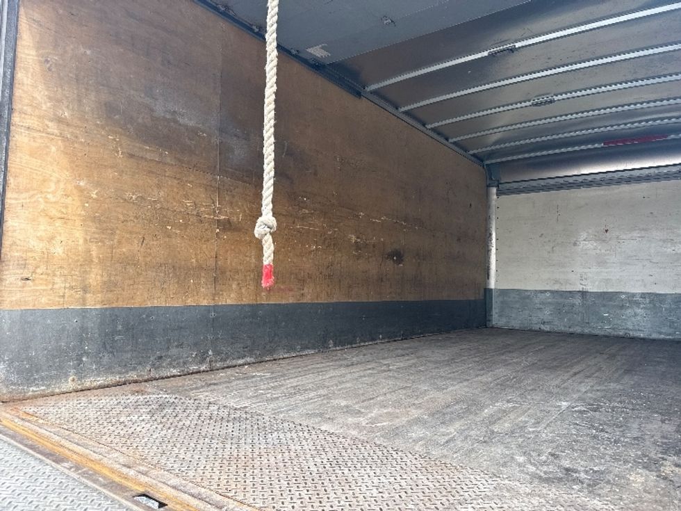 Medium Duty Box Truck-Light and Medium Duty Trucks-International-2018-4300-New Bedford-MA-116,710\n\t\tmiles-$ 37,250 - Image 11