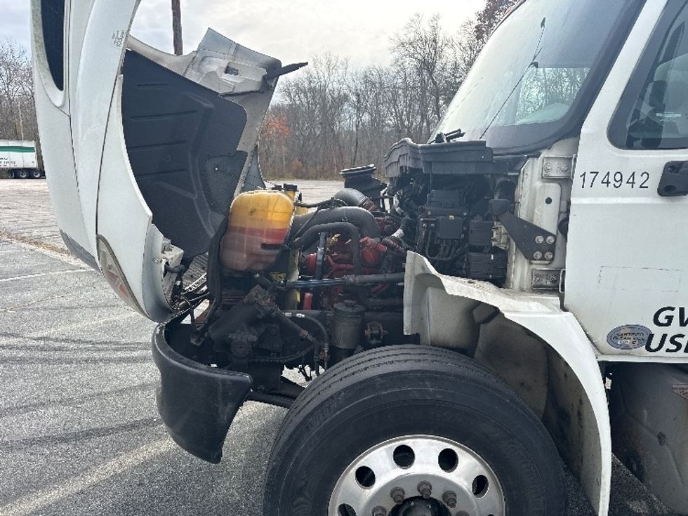 Medium Duty Box Truck-Light and Medium Duty Trucks-International-2018-4300-New Bedford-MA-116,710\n\t\tmiles-$ 37,250 - Image 24