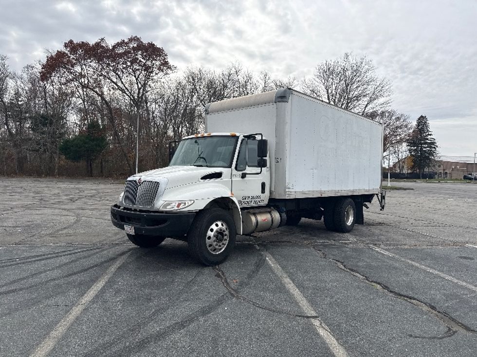 Medium Duty Box Truck-Light and Medium Duty Trucks-International-2018-4300-New Bedford-MA-116,710\n\t\tmiles-$ 37,250 - Image 3