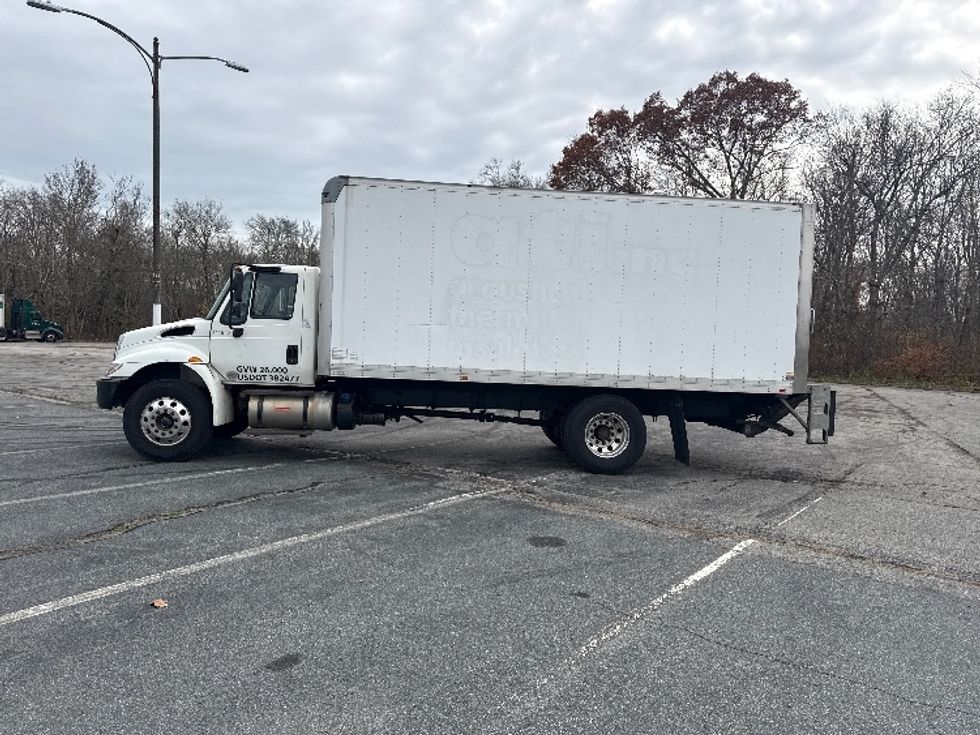 Medium Duty Box Truck-Light and Medium Duty Trucks-International-2018-4300-New Bedford-MA-116,710\n\t\tmiles-$ 37,250 - Image 4
