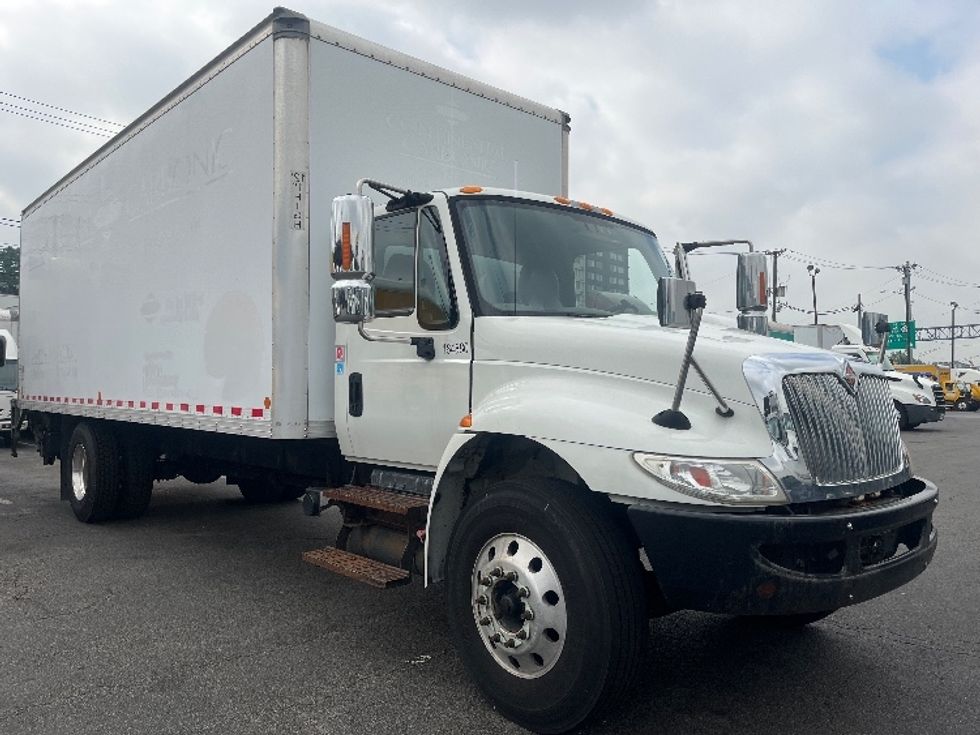 Medium Duty Box Truck-Light and Medium Duty Trucks-International-2018-4300-North Bergen-NJ-210,320\n\t\tmiles-$ 33,250 - Image 1