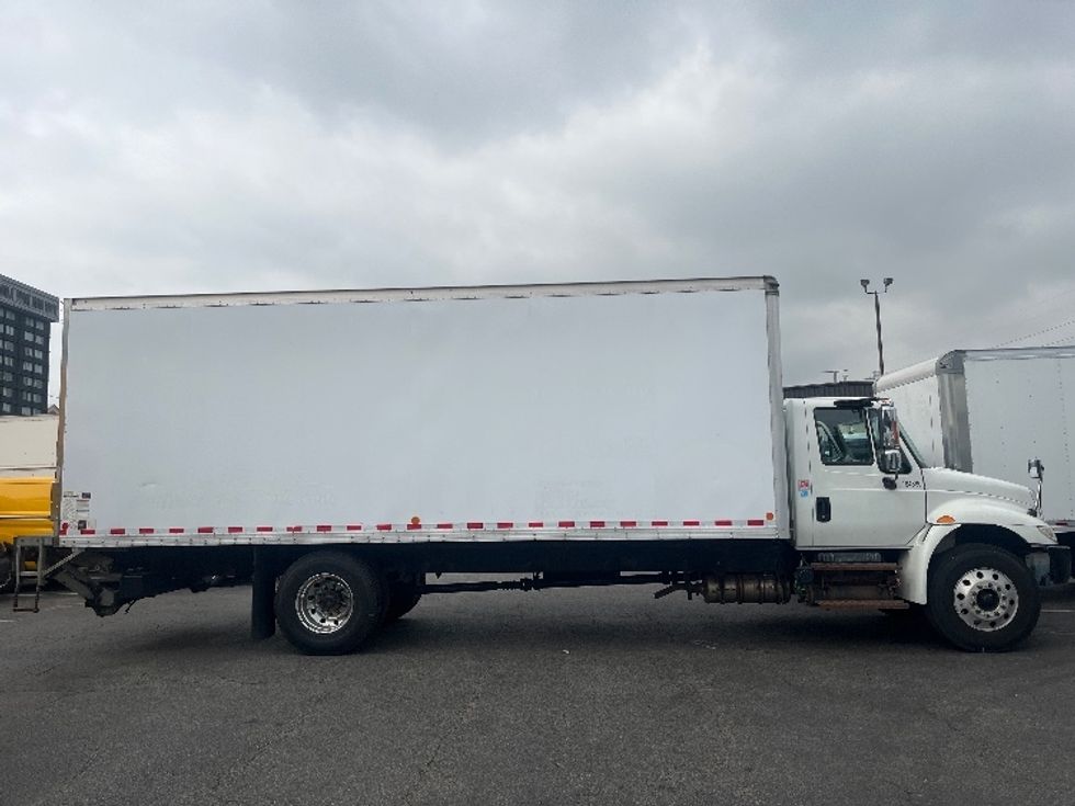 Medium Duty Box Truck-Light and Medium Duty Trucks-International-2018-4300-North Bergen-NJ-210,320\n\t\tmiles-$ 33,250 - Image 15