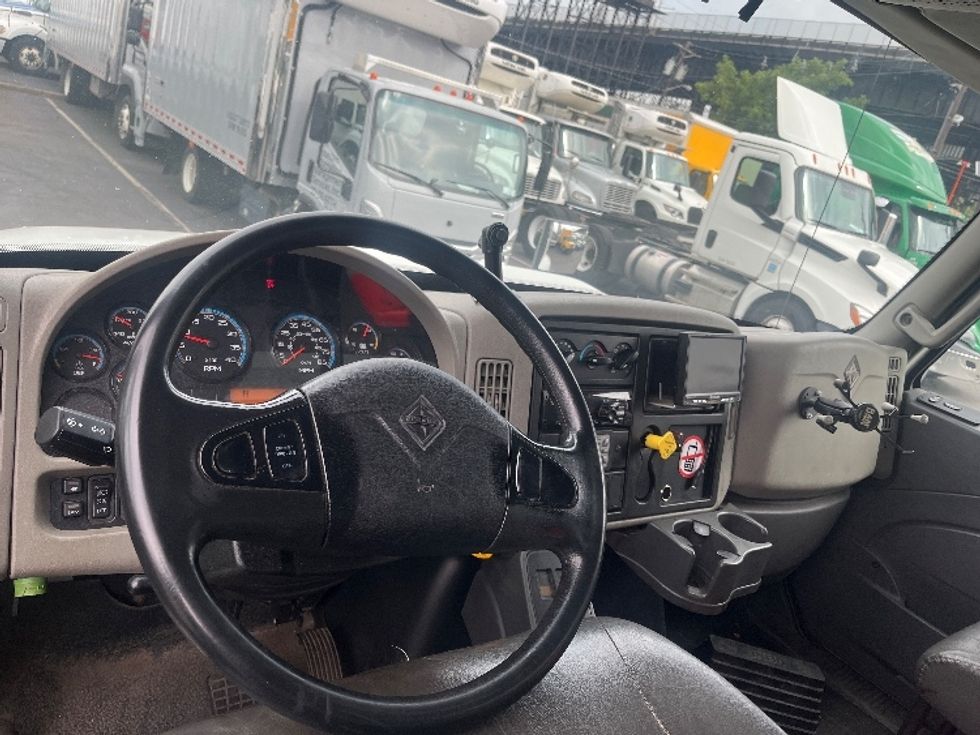 Medium Duty Box Truck-Light and Medium Duty Trucks-International-2018-4300-North Bergen-NJ-210,320\n\t\tmiles-$ 33,250 - Image 17