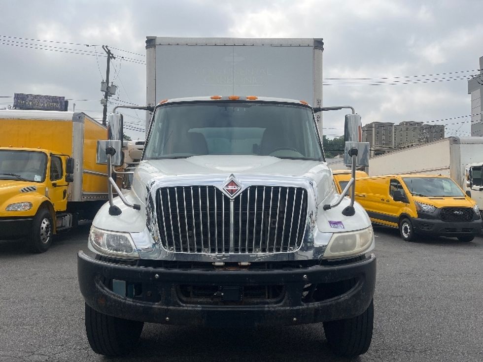 Medium Duty Box Truck-Light and Medium Duty Trucks-International-2018-4300-North Bergen-NJ-210,320\n\t\tmiles-$ 33,250 - Image 2