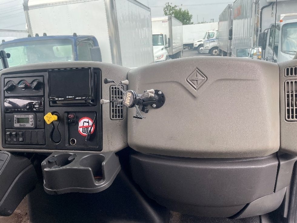 Medium Duty Box Truck-Light and Medium Duty Trucks-International-2018-4300-North Bergen-NJ-210,320\n\t\tmiles-$ 33,250 - Image 21