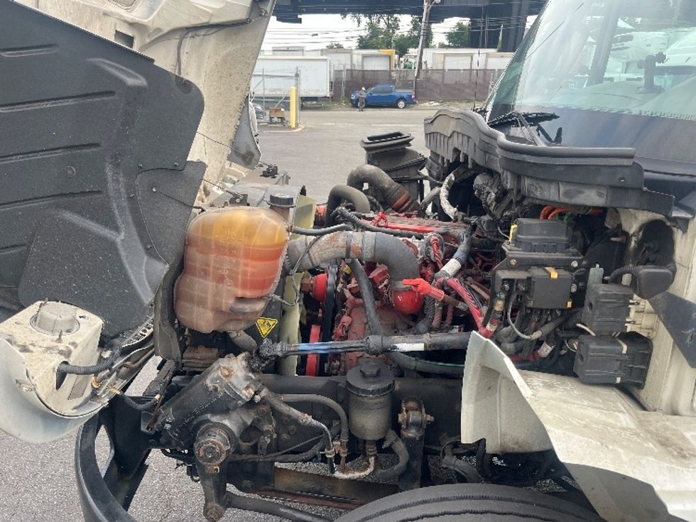 Medium Duty Box Truck-Light and Medium Duty Trucks-International-2018-4300-North Bergen-NJ-210,320\n\t\tmiles-$ 33,250 - Image 24