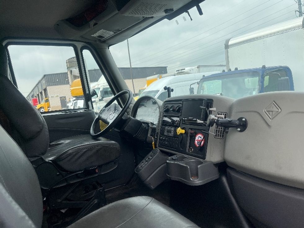 Medium Duty Box Truck-Light and Medium Duty Trucks-International-2018-4300-North Bergen-NJ-210,320\n\t\tmiles-$ 33,250 - Image 22