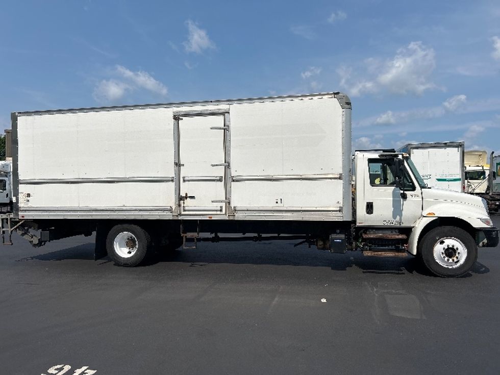 Medium Duty Box Truck-Light and Medium Duty Trucks-International-2018-4300-Norton-MA-232,704\n\t\tmiles-$ 39,000 - Image 15