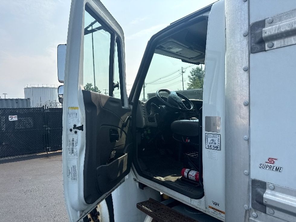 Medium Duty Box Truck-Light and Medium Duty Trucks-International-2018-4300-Norton-MA-232,704\n\t\tmiles-$ 39,000 - Image 16