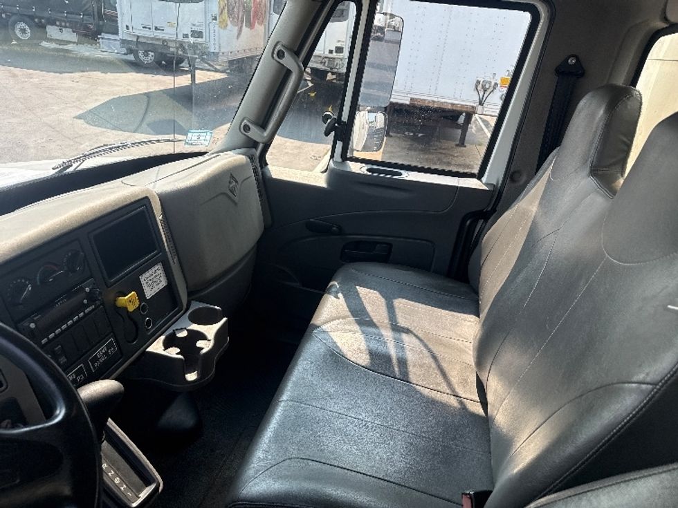 Medium Duty Box Truck-Light and Medium Duty Trucks-International-2018-4300-Norton-MA-232,704\n\t\tmiles-$ 39,000 - Image 19