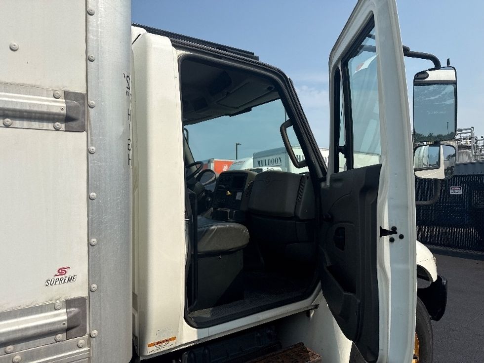 Medium Duty Box Truck-Light and Medium Duty Trucks-International-2018-4300-Norton-MA-232,704\n\t\tmiles-$ 39,000 - Image 20