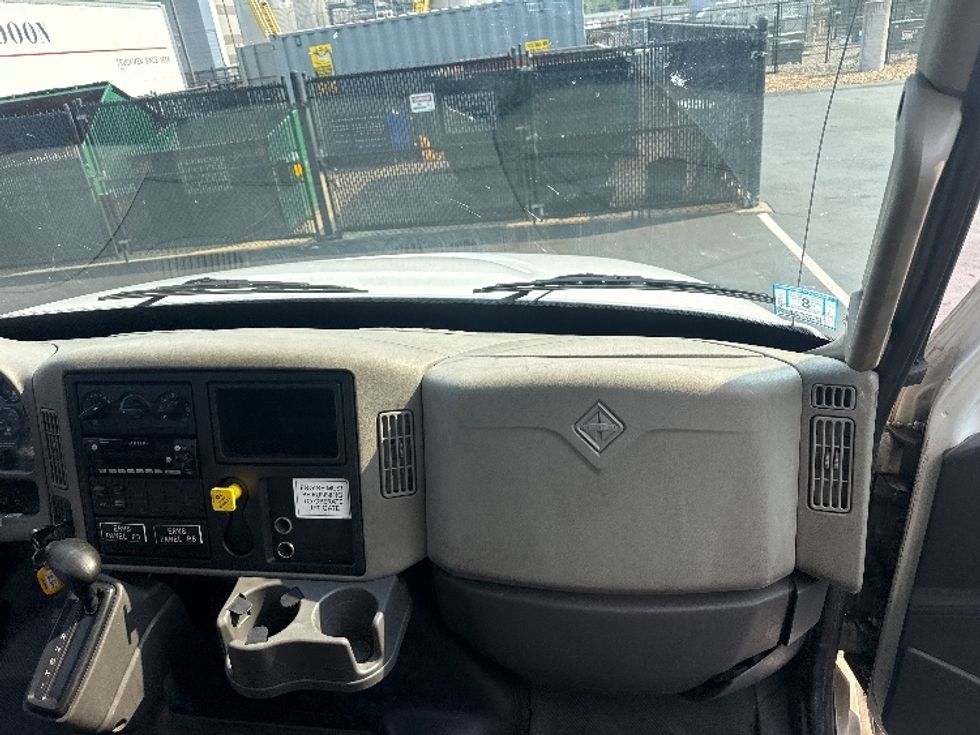 Medium Duty Box Truck-Light and Medium Duty Trucks-International-2018-4300-Norton-MA-232,704\n\t\tmiles-$ 39,000 - Image 21