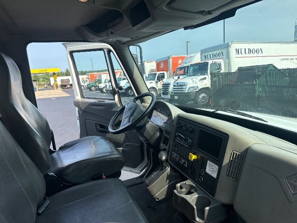 Medium Duty Box Truck-Light and Medium Duty Trucks-International-2018-4300-Norton-MA-232,704\n\t\tmiles-$ 39,000 - Image 22