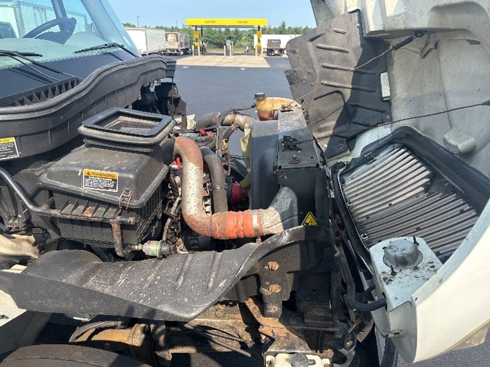 Medium Duty Box Truck-Light and Medium Duty Trucks-International-2018-4300-Norton-MA-232,704\n\t\tmiles-$ 39,000 - Image 23