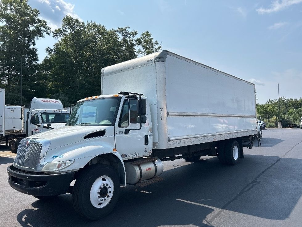 Medium Duty Box Truck-Light and Medium Duty Trucks-International-2018-4300-Norton-MA-232,704\n\t\tmiles-$ 39,000 - Image 3