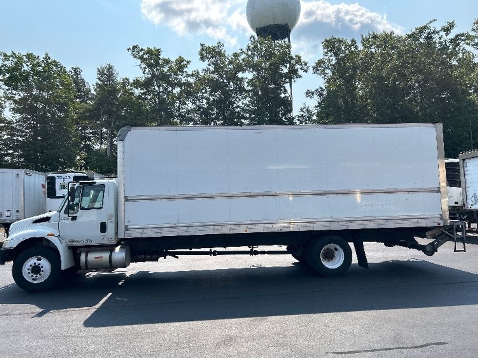 Medium Duty Box Truck-Light and Medium Duty Trucks-International-2018-4300-Norton-MA-232,704\n\t\tmiles-$ 39,000 - Image 4