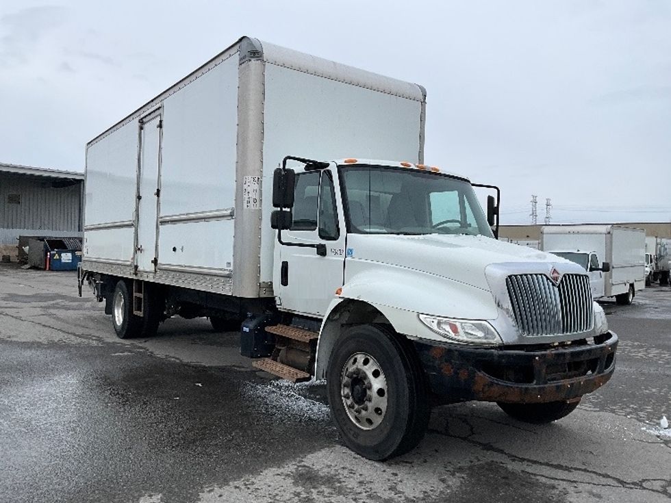 Medium Duty Box Truck-Light and Medium Duty Trucks-International-2018-4300-Ottawa-ON-371,470\n\t\tkm-$ 36,500 - Image 1