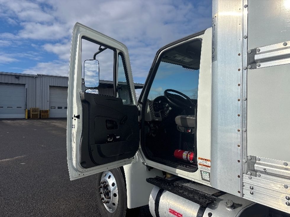 Medium Duty Box Truck-Light and Medium Duty Trucks-International-2018-4300-Ottawa-ON-371,470\n\t\tkm-$ 36,500 - Image 16