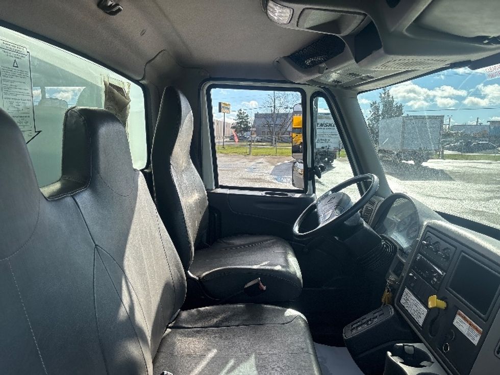 Medium Duty Box Truck-Light and Medium Duty Trucks-International-2018-4300-Ottawa-ON-371,470\n\t\tkm-$ 36,500 - Image 22