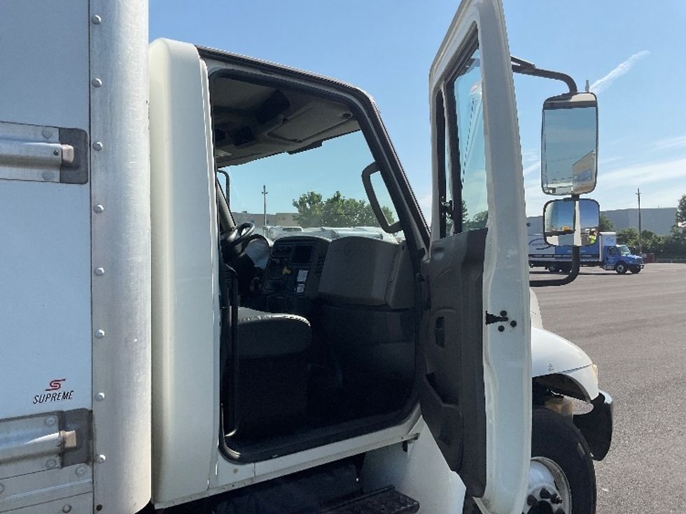 Medium Duty Box Truck-Light and Medium Duty Trucks-International-2018-4300-Pennsauken-NJ-206,208\n\t\tmiles-$ 34,750 - Image 20