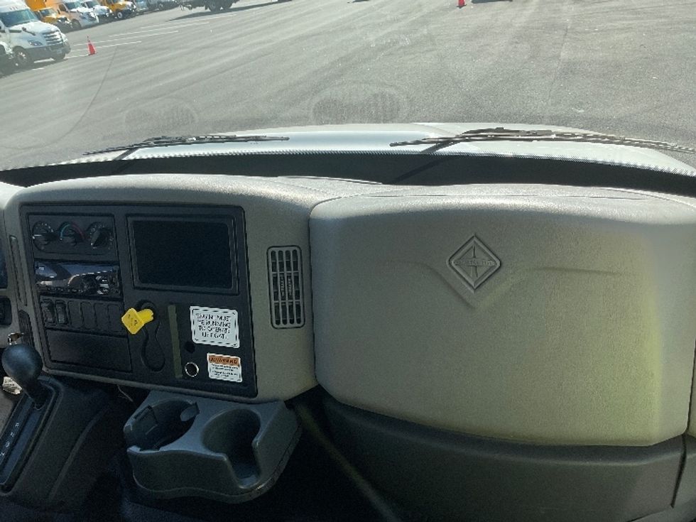 Medium Duty Box Truck-Light and Medium Duty Trucks-International-2018-4300-Pennsauken-NJ-206,208\n\t\tmiles-$ 34,750 - Image 21