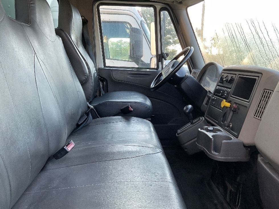 Medium Duty Box Truck-Light and Medium Duty Trucks-International-2018-4300-Pennsauken-NJ-206,208\n\t\tmiles-$ 34,750 - Image 22