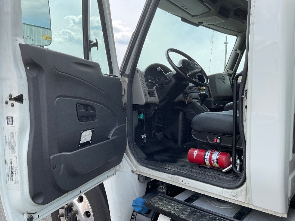 Medium Duty Box Truck-Light and Medium Duty Trucks-International-2018-4300-Philadelphia-PA-223,181\n\t\tmiles-$ 37,500 - Image 16