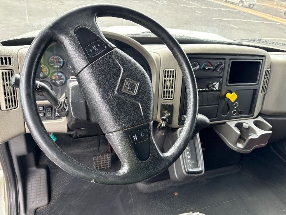 Medium Duty Box Truck-Light and Medium Duty Trucks-International-2018-4300-Phoenix-AZ-159,400\n\t\tmiles-$ 53,250 - Image 17