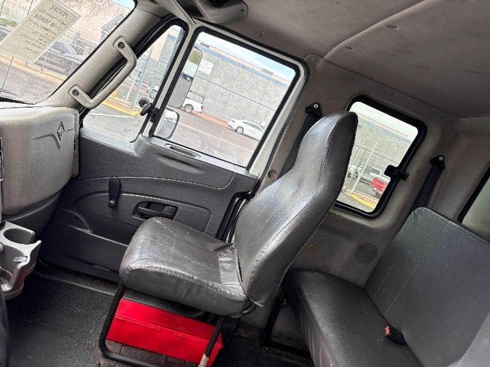 Medium Duty Box Truck-Light and Medium Duty Trucks-International-2018-4300-Phoenix-AZ-159,400\n\t\tmiles-$ 53,250 - Image 18