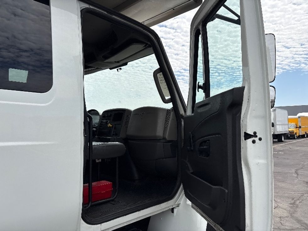 Medium Duty Box Truck-Light and Medium Duty Trucks-International-2018-4300-Phoenix-AZ-159,400\n\t\tmiles-$ 53,250 - Image 19