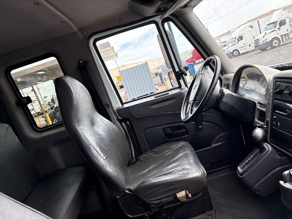 Medium Duty Box Truck-Light and Medium Duty Trucks-International-2018-4300-Phoenix-AZ-159,400\n\t\tmiles-$ 53,250 - Image 21