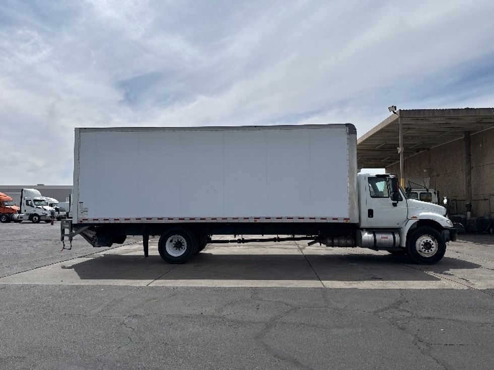 Medium Duty Box Truck-Light and Medium Duty Trucks-International-2018-4300-Phoenix-AZ-196,435\n\t\tmiles-$ 43,000 - Image 15