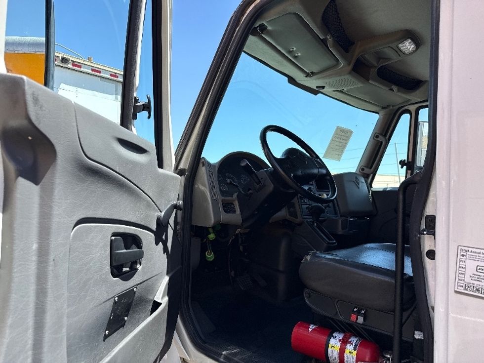 Medium Duty Box Truck-Light and Medium Duty Trucks-International-2018-4300-Phoenix-AZ-196,435\n\t\tmiles-$ 43,000 - Image 16