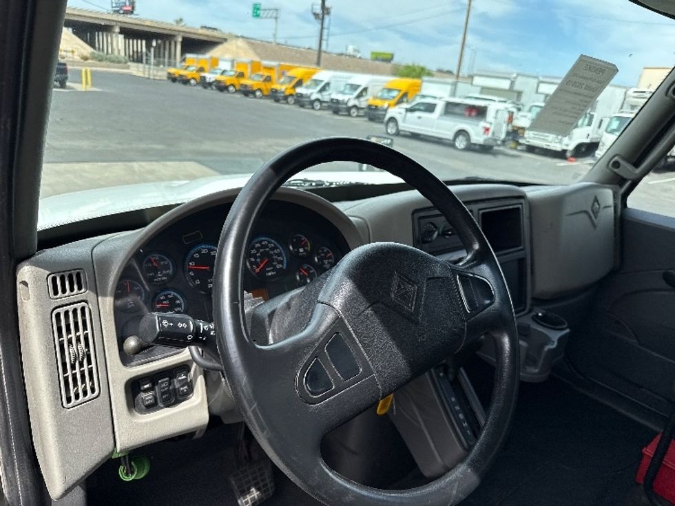 Medium Duty Box Truck-Light and Medium Duty Trucks-International-2018-4300-Phoenix-AZ-196,435\n\t\tmiles-$ 43,000 - Image 17