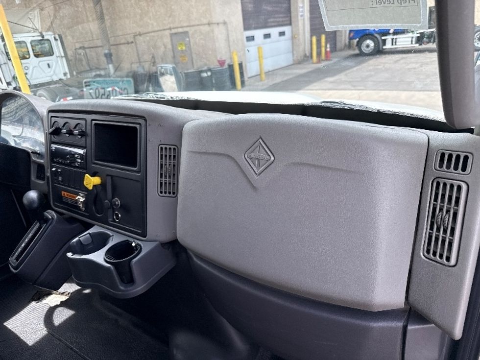 Medium Duty Box Truck-Light and Medium Duty Trucks-International-2018-4300-Phoenix-AZ-196,435\n\t\tmiles-$ 43,000 - Image 20