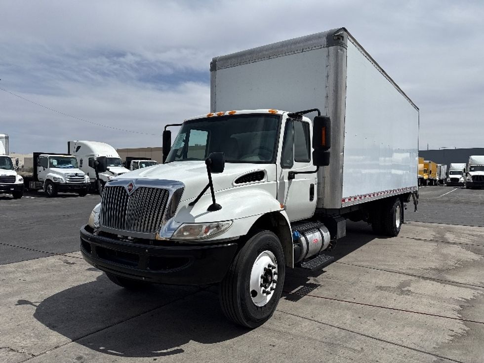 Medium Duty Box Truck-Light and Medium Duty Trucks-International-2018-4300-Phoenix-AZ-196,435\n\t\tmiles-$ 43,000 - Image 3