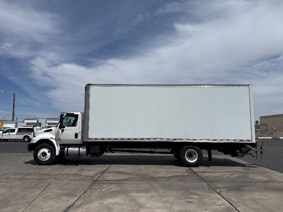 Medium Duty Box Truck-Light and Medium Duty Trucks-International-2018-4300-Phoenix-AZ-196,435\n\t\tmiles-$ 43,000 - Image 4