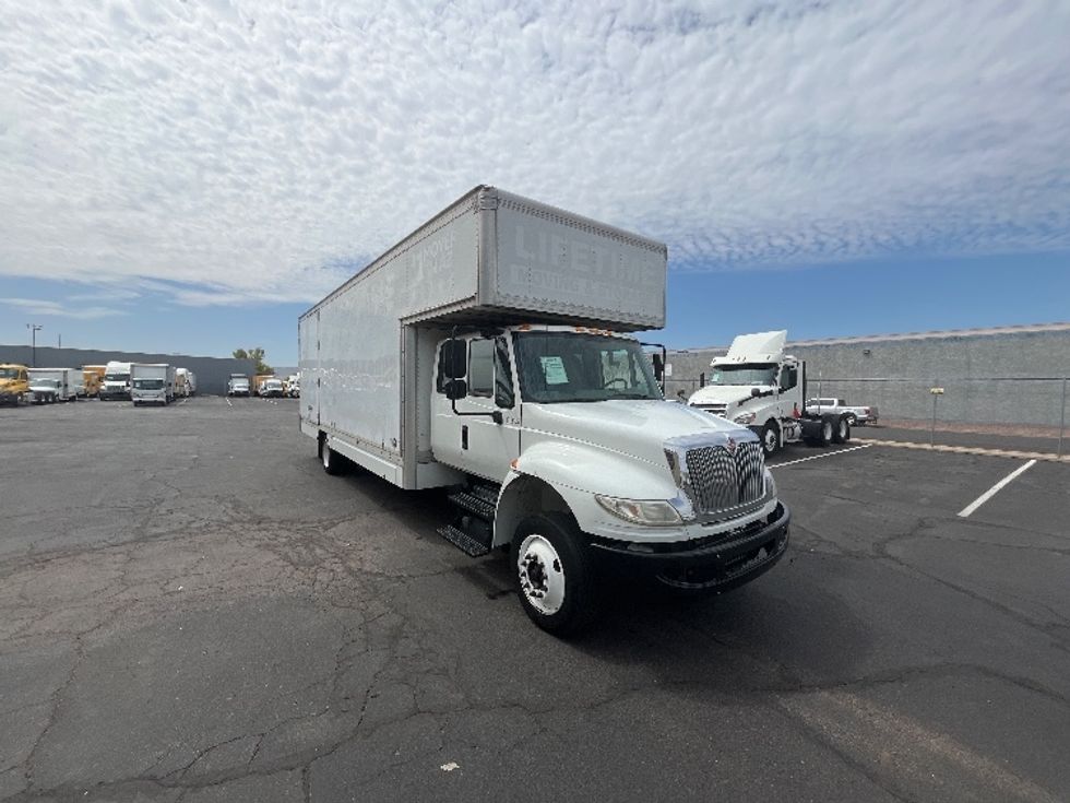 Medium Duty Box Truck-Light and Medium Duty Trucks-International-2018-4300-Phoenix-AZ-197,064\n\t\tmiles-$ 48,000 - Image 1