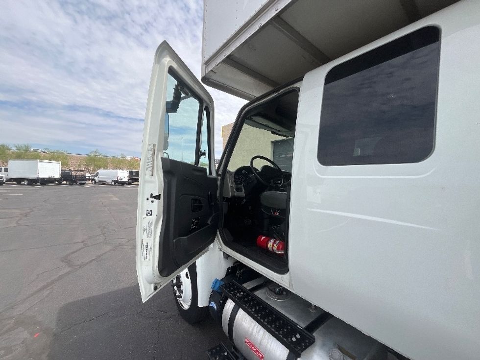 Medium Duty Box Truck-Light and Medium Duty Trucks-International-2018-4300-Phoenix-AZ-197,064\n\t\tmiles-$ 48,000 - Image 15