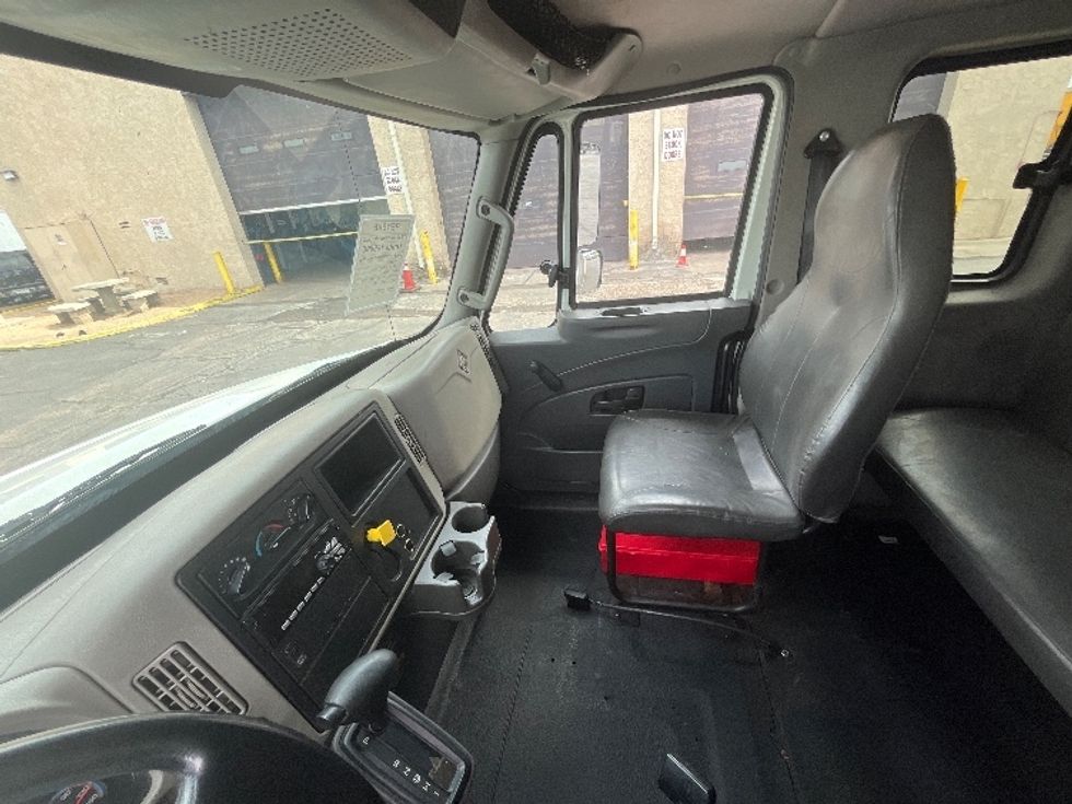Medium Duty Box Truck-Light and Medium Duty Trucks-International-2018-4300-Phoenix-AZ-197,064\n\t\tmiles-$ 48,000 - Image 16