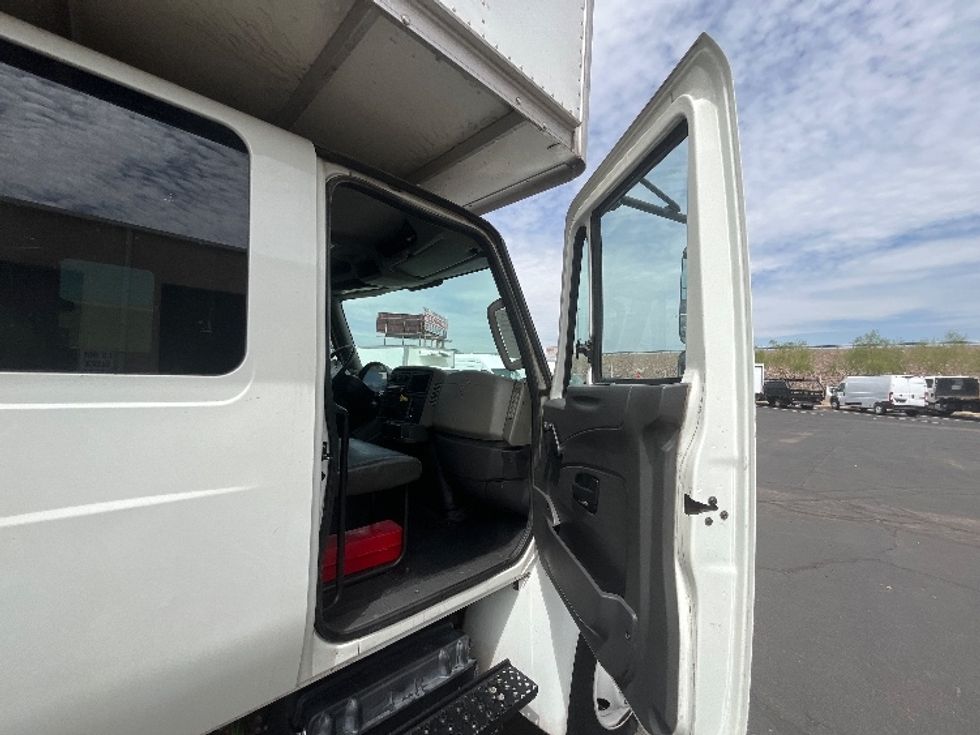 Medium Duty Box Truck-Light and Medium Duty Trucks-International-2018-4300-Phoenix-AZ-197,064\n\t\tmiles-$ 48,000 - Image 17