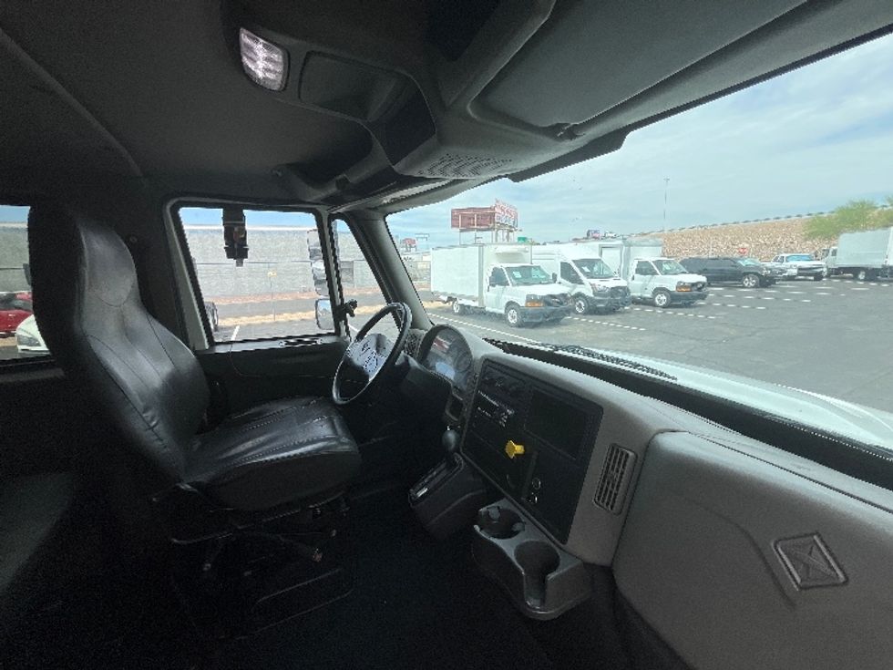 Medium Duty Box Truck-Light and Medium Duty Trucks-International-2018-4300-Phoenix-AZ-197,064\n\t\tmiles-$ 48,000 - Image 19