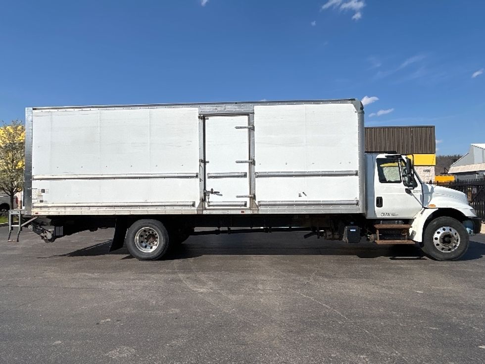 Medium Duty Box Truck-Light and Medium Duty Trucks-International-2018-4300-Pittsburgh-PA-235,000\n\t\tmiles-$ 34,000 - Image 15